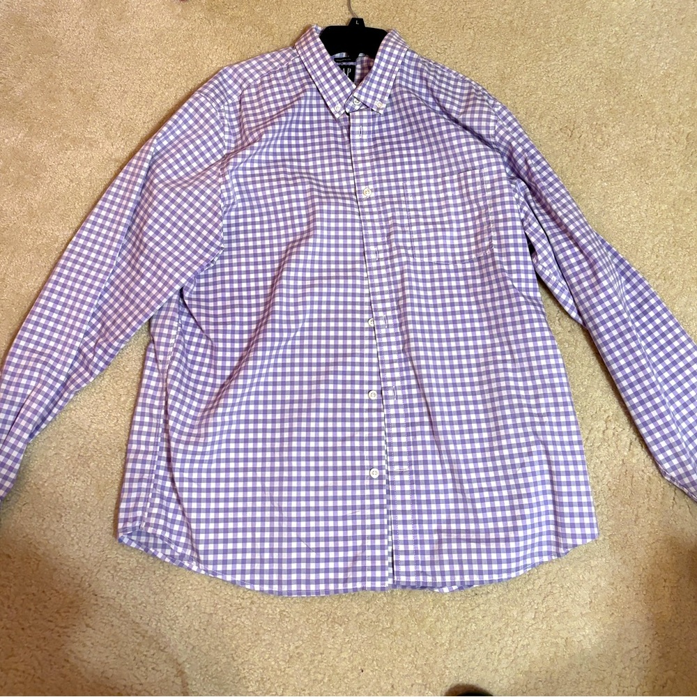 Men’s Gap button down checkered shirt. Size XL. Lavender.